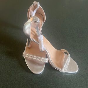 NEW NEVER WORN silver Allegra k heels